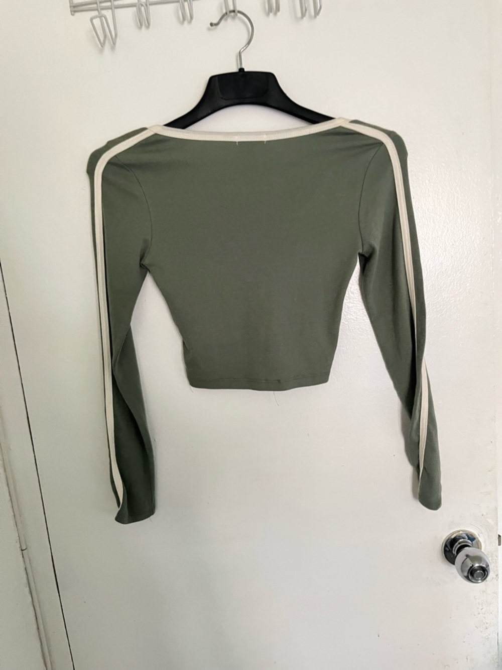 Hearts and Hips olive Green Cropped Long-Sleeve Top with Cream Trim - Women - Picture 2 of 5